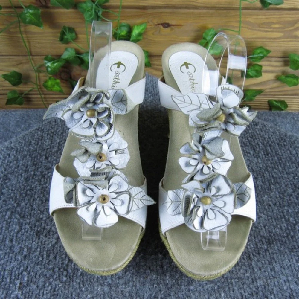 Earthies Bellini Women's 10 White Leather Wedge‎ Sandal Floral Detail Comfort